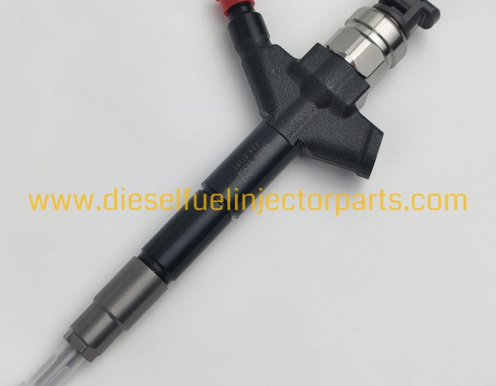 Common Rail Fuel Injector 295050-1050 16600-5X30A for Nissan YD25 Engine