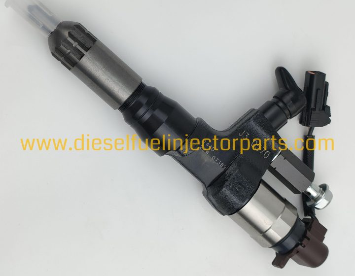 Denso Common Rail Injector 23670-E0570 295050-1440 Remanufactured for Isuzu 700 Series P13C/E13C