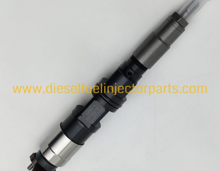 Common Rail Injector RE532216 RE533454 RE546780 for John Deere 4045T 6068T Diesel Engine 095000-6880