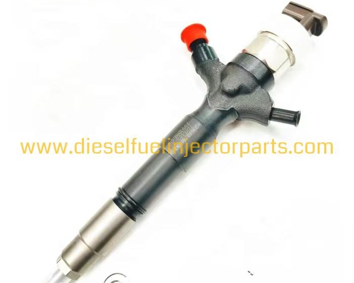 Toyota Land Cruiser 1VD-FTV V8 Common Rail Fuel Injector 23670-59018 / 095000-9770