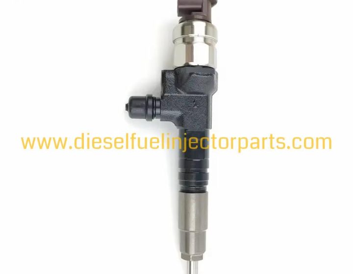 Common Rail Injector 1J705-53053 295050-1330 High Performance Diesel Fuel Injector for Truck Engine